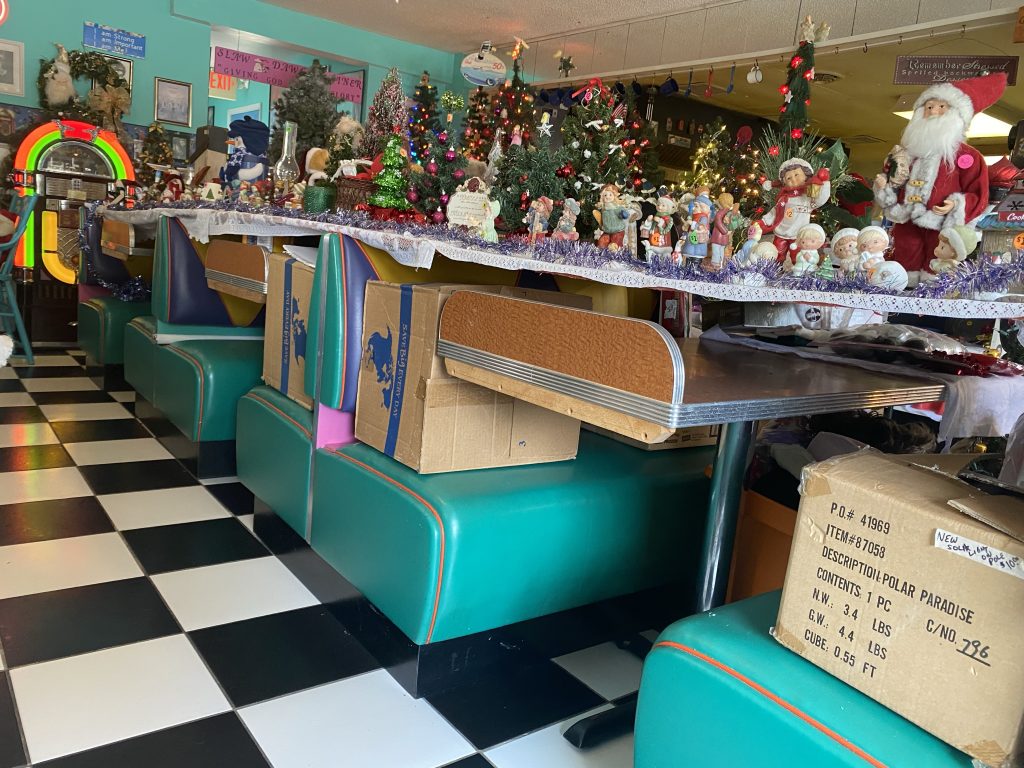 Slaw Dogs diner and gift shop... mostly gift shop... with Xmas trinkets ready for sale. Note the display tables installed over the diner booths.