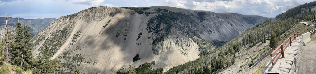 A panoramic view east from the switchback viewpoint parking lot.